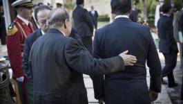 Le président Bouteflika félicite François Hollande