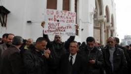 Les travailleurs d’Algérie poste toujours en grève