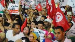 Tunisie : des locaux de partis au pouvoir saccagés par des manifestants