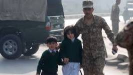 130 morts dans l'attaque des talibans contre une école à Peshawar