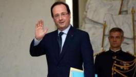 Bouteflika reçoit une communication téléphonique de Hollande