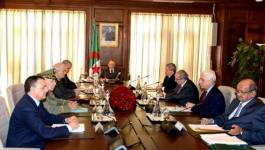 Un Conseil restreint sur la situation dans la région présidé par Bouteflika