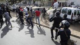 Sénégal : la police disperse une marche d'opposants, démission d'un frère du président