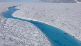 Spectaculaire fonte de la calotte glaciaire du Groenland