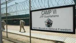 Un juge ordonne la libération de cinq Algériens de Guantanamo