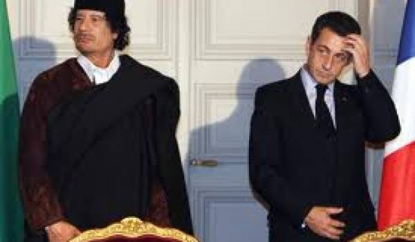 Mouammar Kadhafi et Nicolas Sarkozy