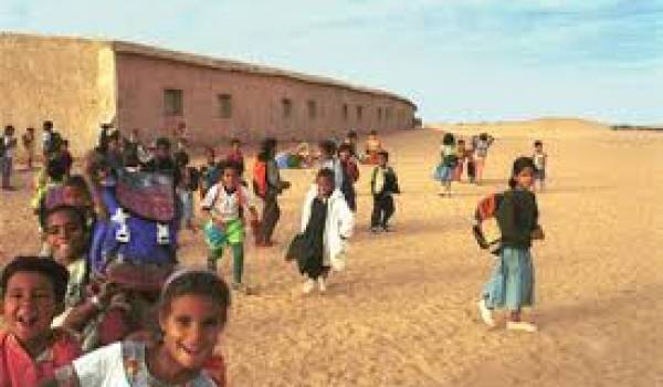 Les enfants sont vite jetés dans la rue sans bibliothèques, ni aires de loisirs.