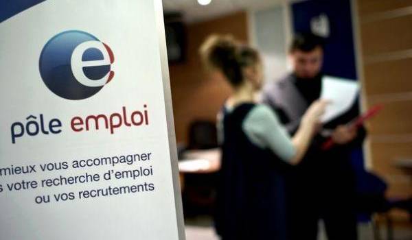 Pôle emploi est submergé de dossiers de demandeurs d'emploi.