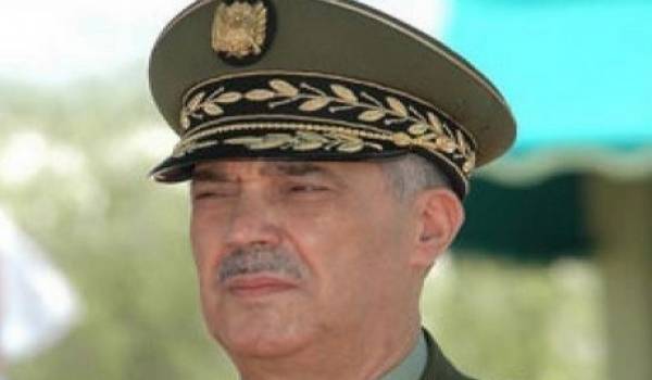 Le général major Ahmed Bousteila parti à la retraite. 