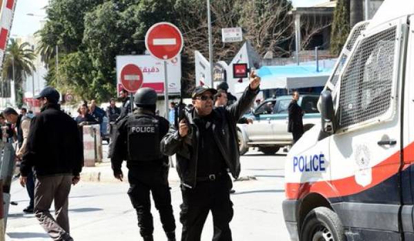 Les forces spéciales tunisiennes ont éliminé deux terroristes et auraient arrêté un troisième.