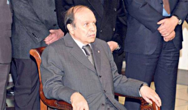 Abdelaziz Bouteflika 77 ans, malade, et candidat virtuel à un mandat à vie.