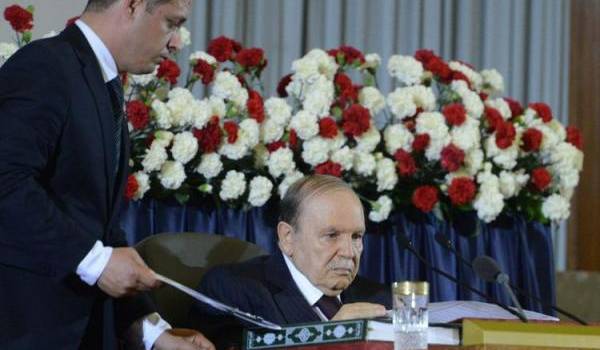 La prestation de serment a été très abrégée pour Bouteflika.