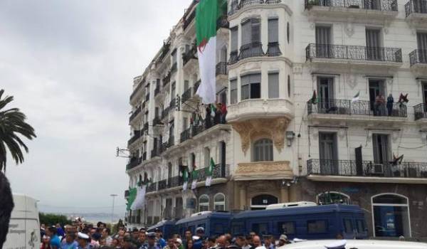 L'EN fêtée à Alger.