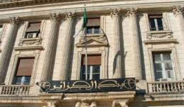 La Banque d'Algérie soulève la paralysie de l'économie.