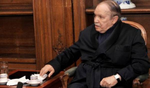 Bouteflika lors de son hospitalisation à l'hôpital militaire du Val-de-Grâce.