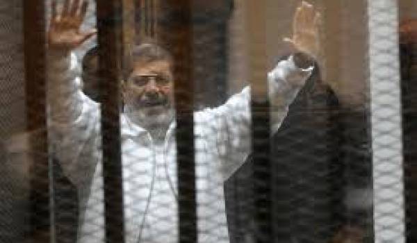 L'ex-président égyptien Mohamed Morsi condamné à mort.