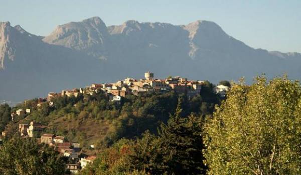 Le village de Taourirt Menguellet est l'un des plus importants de la Kabylie.