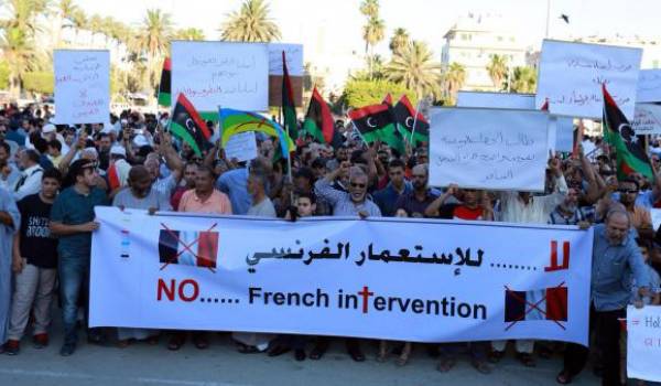 Le gouvernement libyen accuse la France de "violation de son territoire"