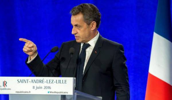 Nicolas Sarkozy multiplie les surenchères sur l'identité nationale pour surclasser le FN. Photo AFP