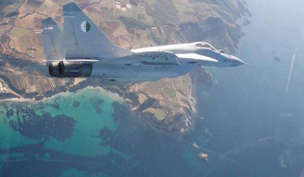 L'aviation militaire algérienne a renforcé la surveillance des milliers de kilomètres de frontières