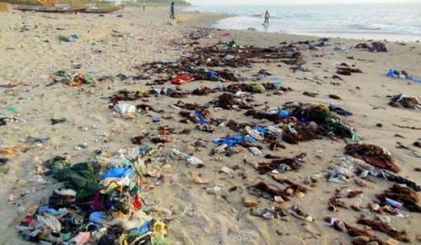 Le littoral algérien souffre de pollution.