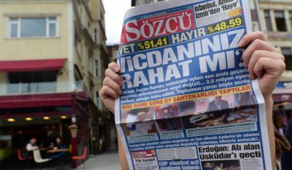 Le propriétaire et d'autres responsables du journal d'opposition "Sozcu" pourchassés par Erdogan