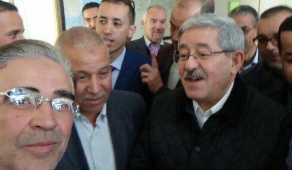 Ouyahia avec des cadres du parti à Batna.