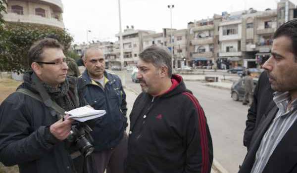 Jacques Duplessy, journaliste free-lance, se trouvait à Homs avec le groupe visé. 