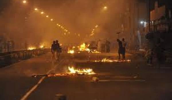 Arrestations d'opposants et tirs avec des balles en caoutchouc, la police ne fait pas de quartier.