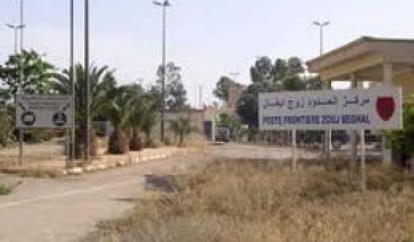 Poste frontière de Zouj Bghel entre l'Algérie et le Maroc.